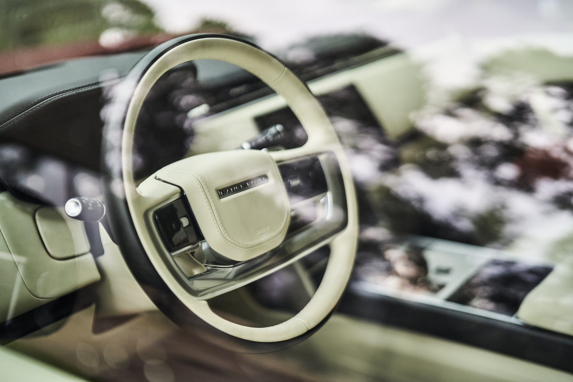 Range Rover SV Santuario Edition